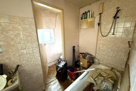 51 haglay bath.jpeg