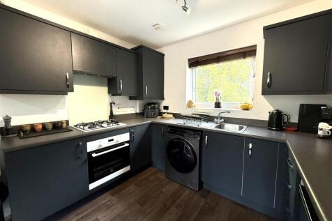 30 langley way kit 2.jpeg