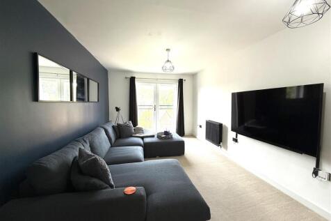30 langley way lounge 3.jpeg