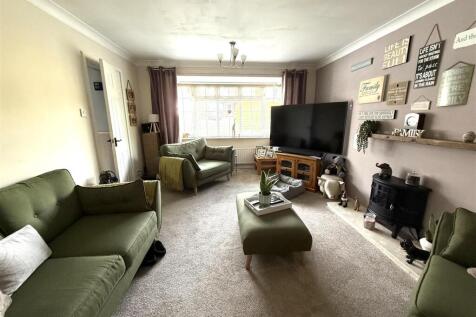 1 THORN CLOSE LOUNGE.jpeg
