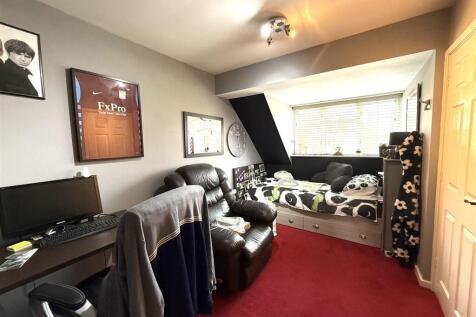 1 THORN CLOSE BED.jpeg