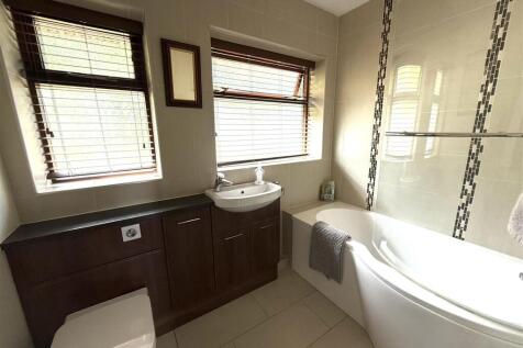 6 the pingle bathroom.jpeg