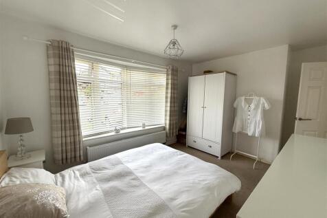 13 hillway bed.jpeg