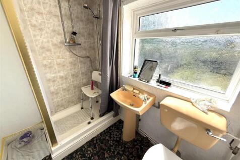 13 UP BATH.jpeg