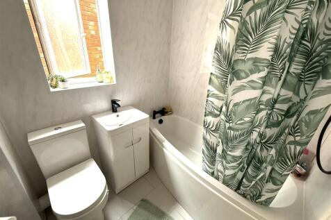 56 eaton bath.jpeg