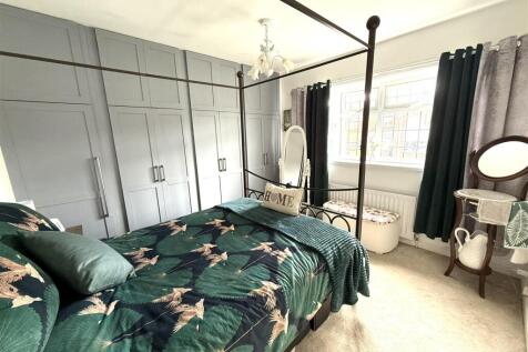 5 emm bed 2.jpeg