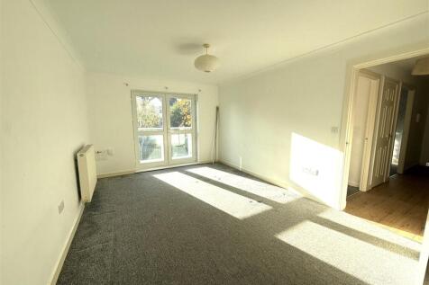 81 EATON DRIVE LOUNGE NEW.jpeg