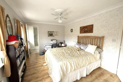 146 lb bedroom en.jpeg