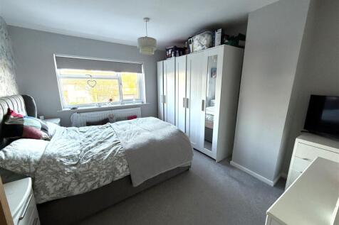 4 lodge bedroom.jpeg