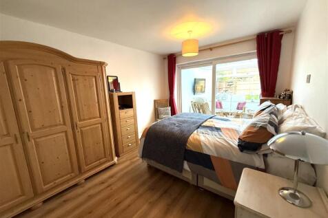 138 UTTOX BED RON.jpeg