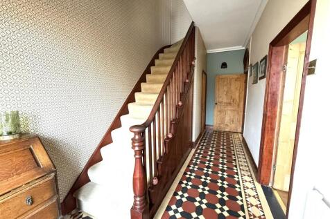 18 market hallway.jpeg