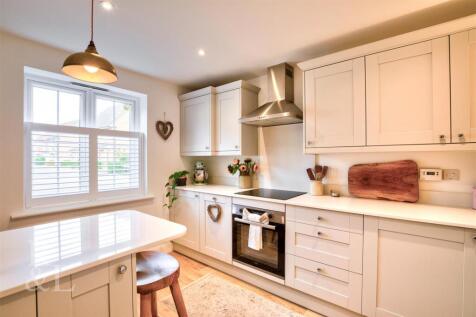 25 Maygreen Avenue (14).jpg