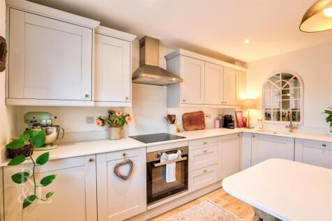 25 Maygreen Avenue (15).jpg