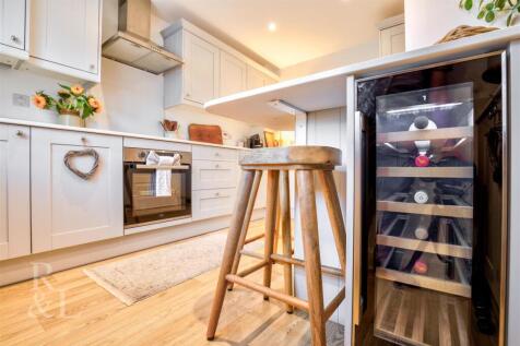 25 Maygreen Avenue (17).jpg