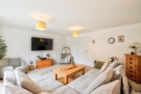 25 Maygreen Avenue (20).jpg