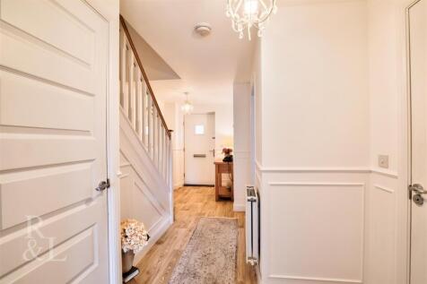 25 Maygreen Avenue (23).jpg