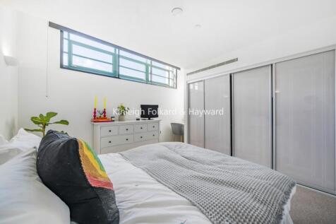 e429e380-1c16-4d72-b