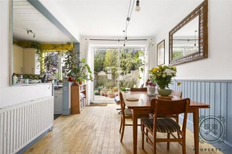 Kitchen / Dining