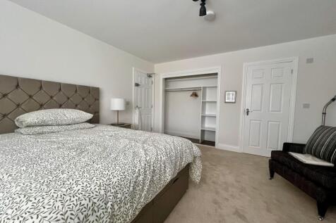 Bedroom 1 alt2