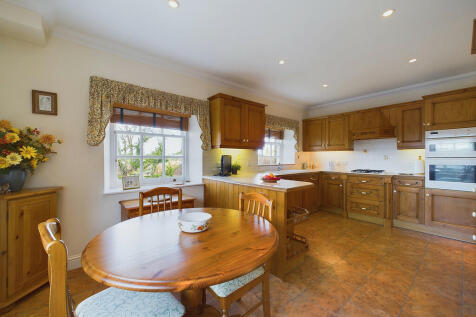 Breakfast Area to...