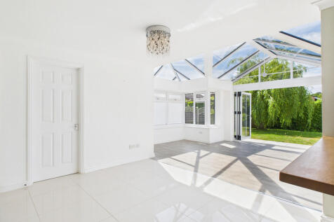 family room to co...