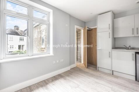 Room 2 - £900...