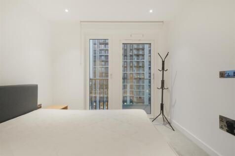 32 Belvedere Row Apartments, Fountain Park Way - Q