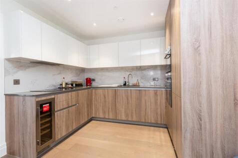 163 Hamond Court-6.jpg