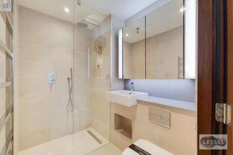 3_Main Ensuite-0.jpg