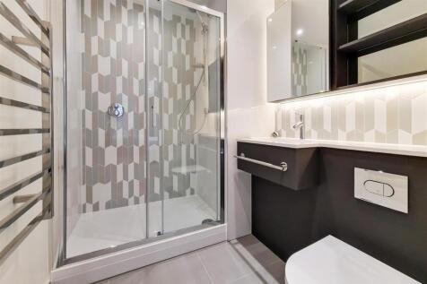 3_Main Ensuite-0.jpg