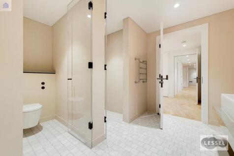 9_Main Ensuite-1.jpg