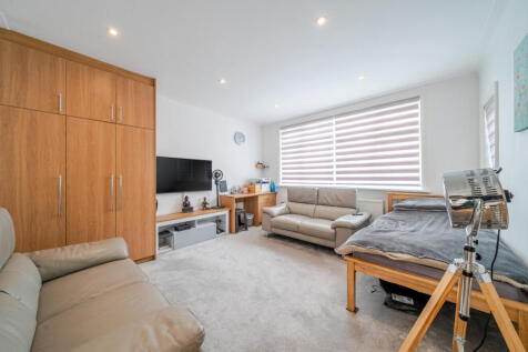 1342251-3-68a4bd1...