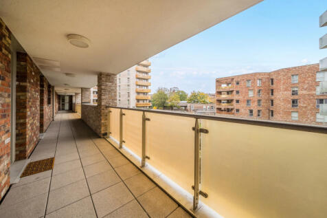 1372043-4-68f9f59...