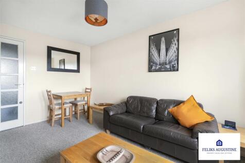 Living Room 6.jpg