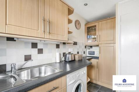 Kitchen 2.jpg