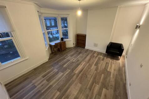 Bedroom 1.jpg