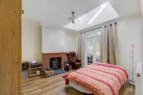 Sitting Room/Bedroom 3