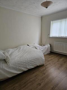 Bed 2.jpg