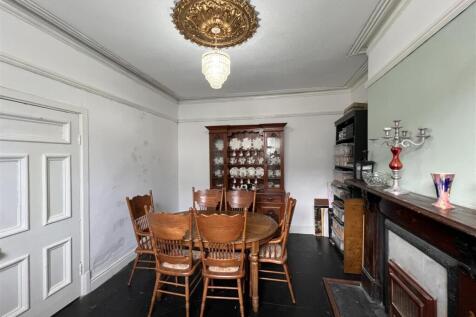 Livingroom1.JPG