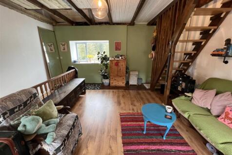 Livingroom3-02.JPG