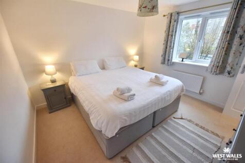 4 - 2025-11-16T205841.825.jpg