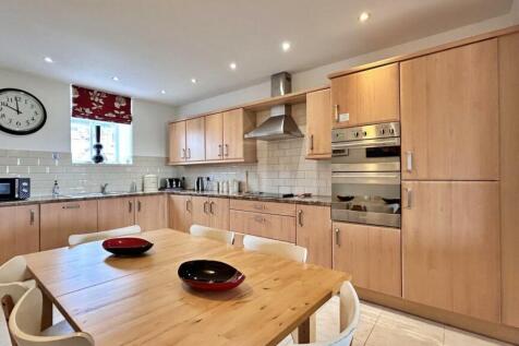 Kitchen 2.jpg