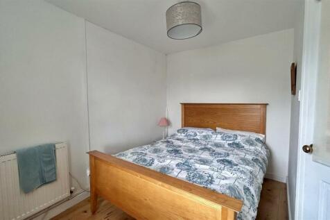 Bedroom 1.jpg