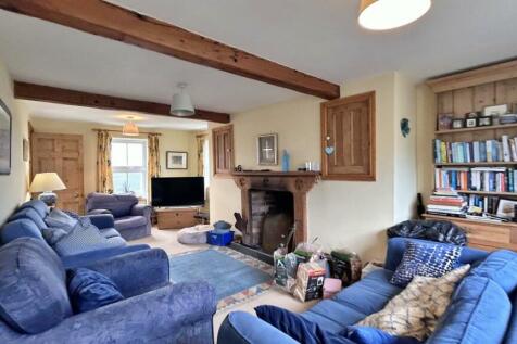 Living Room 1.jpg
