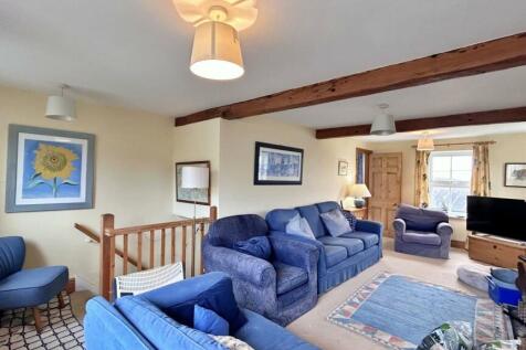 Living Room 2.jpg
