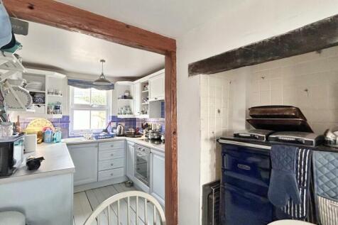 Kitchen 2.jpg