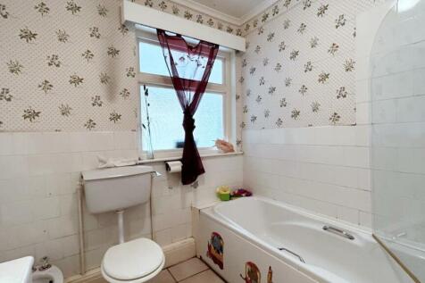 Bathroom 1.jpg
