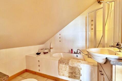 Ensuite 1.jpg