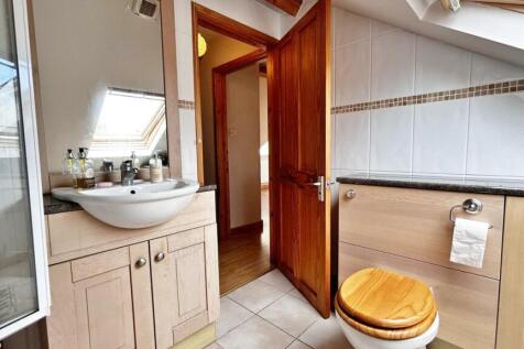 Bathroom 2.1.jpg