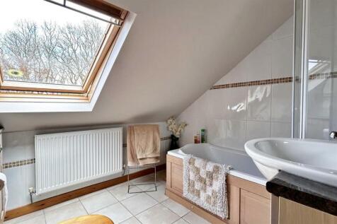 Bathroom 2.jpg